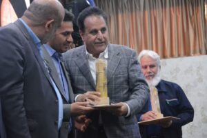 تقدیر از مدیر عامل فارابی برای کسب نشان استاندارد در جشنواره ملی شکرستان
