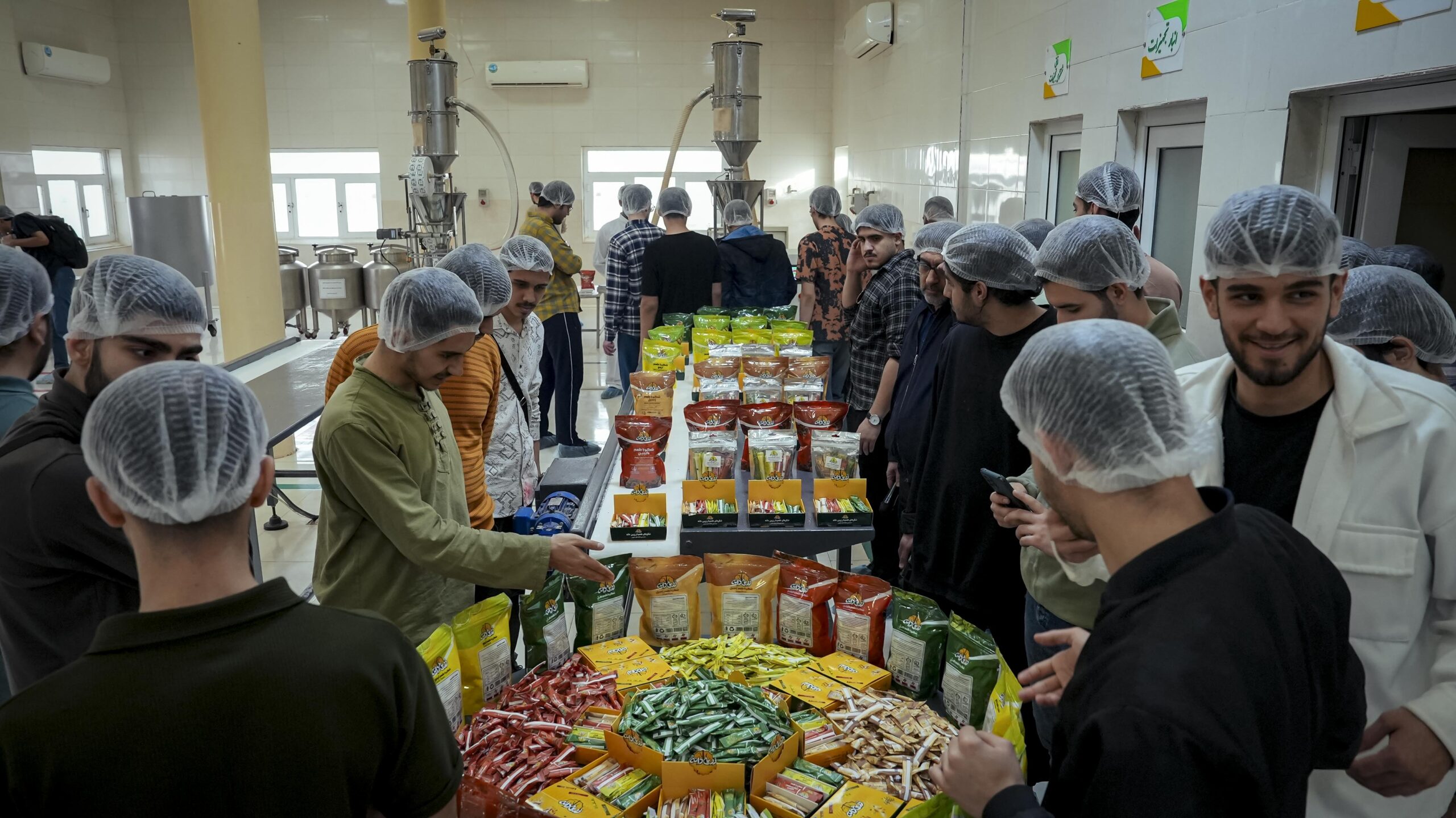 بازدید دانشجویان علم و صنعت تهران از دستاوردهای نیشکر