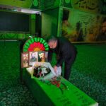 ادای احترام مدیرعامل شرکت توسعه نیشکر به مقام شامخ شهدا ادای احترام مدیرعامل شرکت توسعه نیشکر به مقام شامخ شهدا