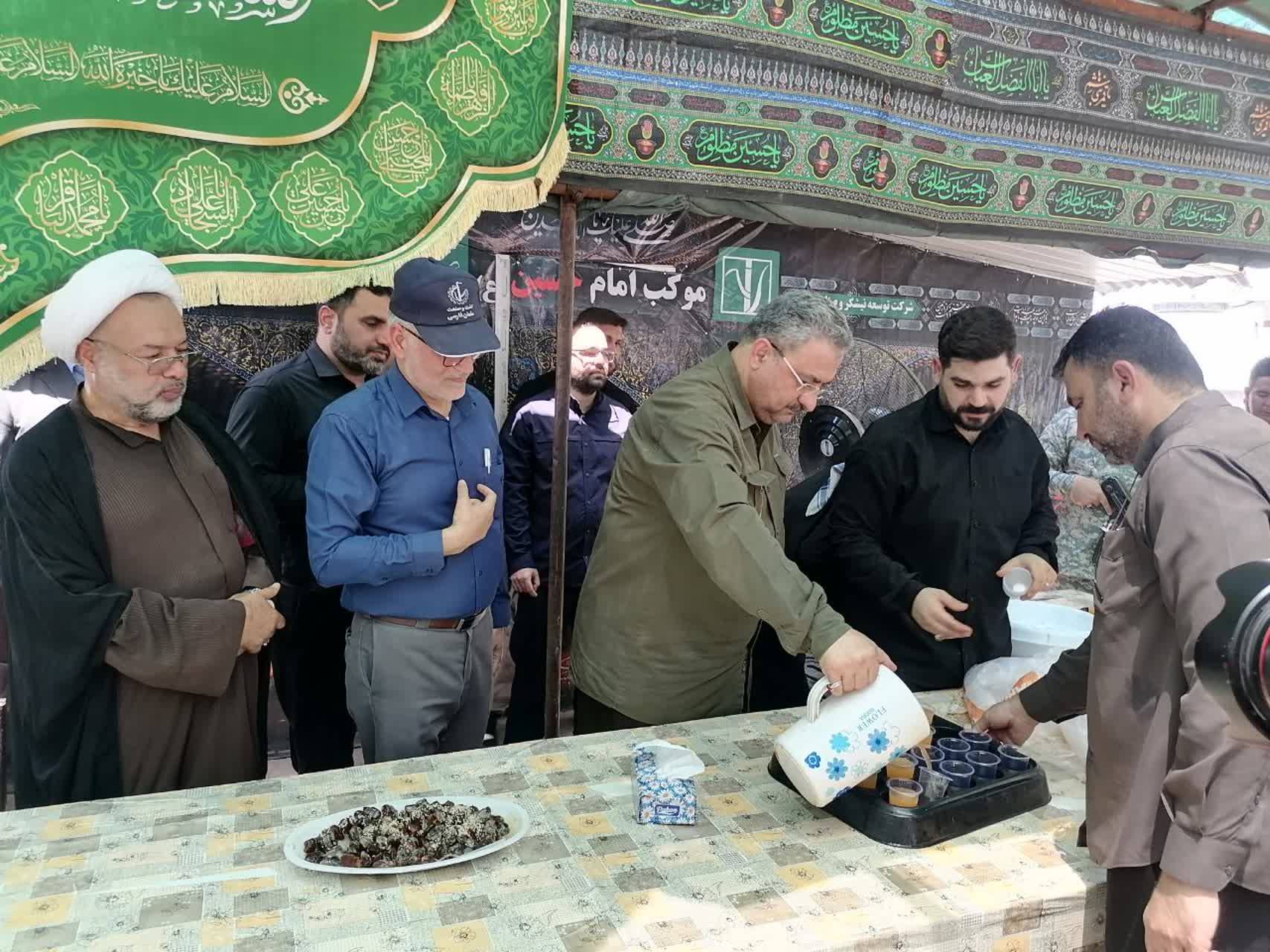 بزرگترین موکب نیشکر در مسیر اهواز-آبادان برپا شد بزرگترین موکب نیشکر در مسیر اهواز-آبادان برپا شد